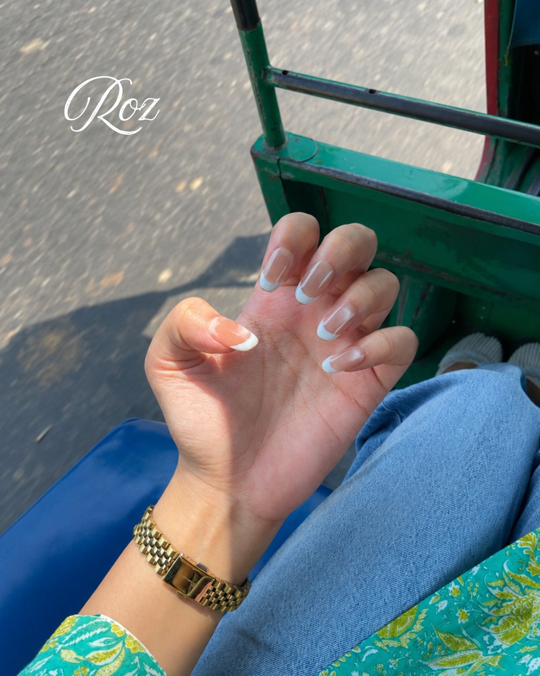 Minimani Roz short French press-on nails on hand, close-up